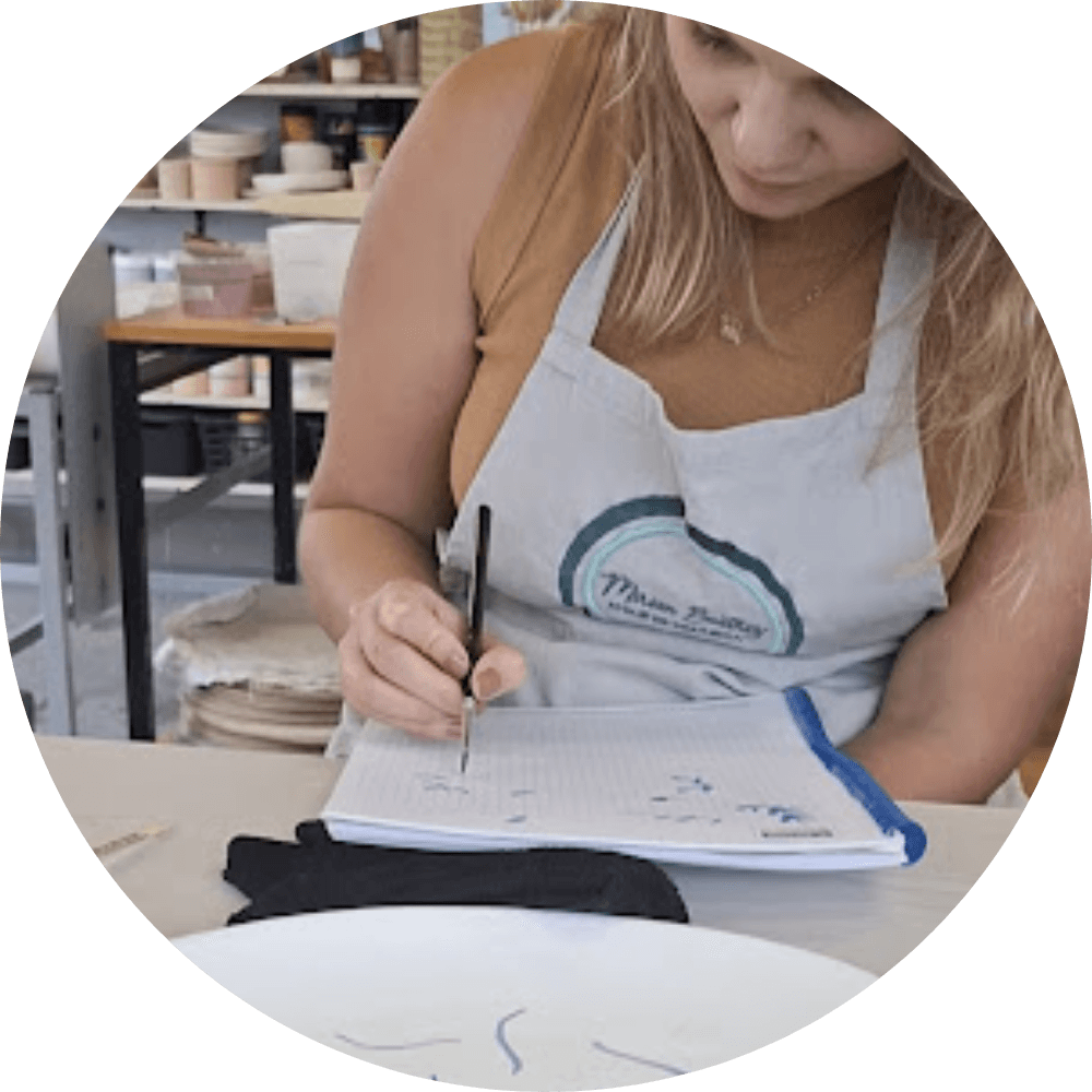 detalhe da experiência receber com arte: workshop de cerâmica e gastronomia.